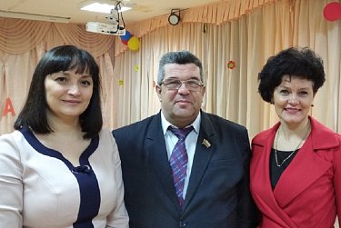 Оксана Набатчикова поздравила педагогов